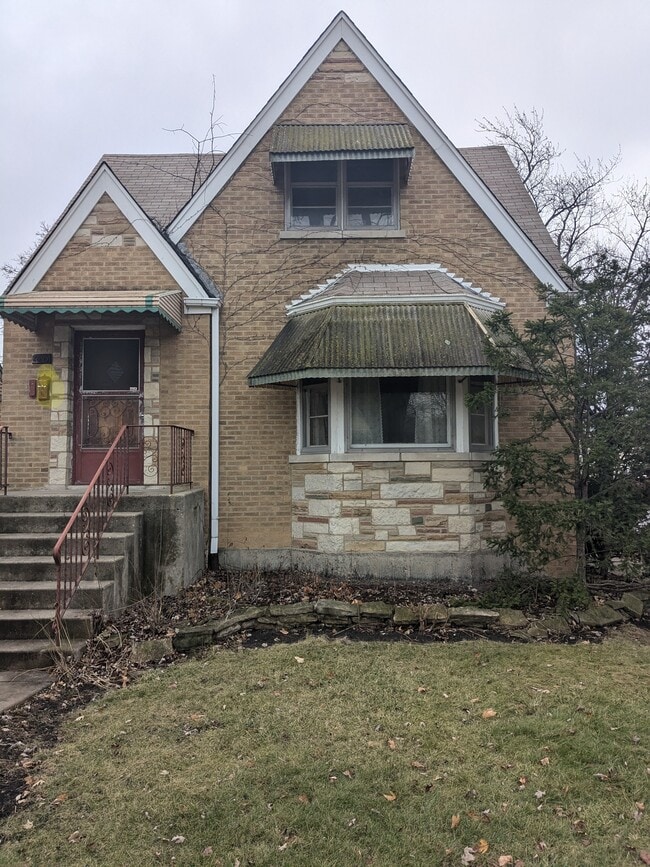 Building Photo - 2345 N Rutherford Ave Unit FL #1