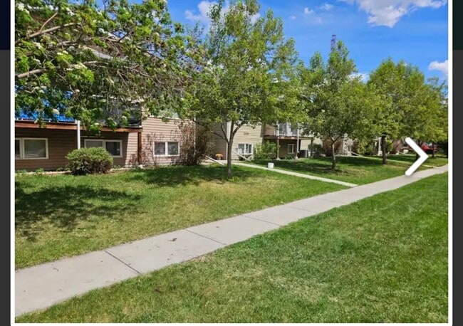 Building Photo - 5137-5149 49 Ave Unit 1