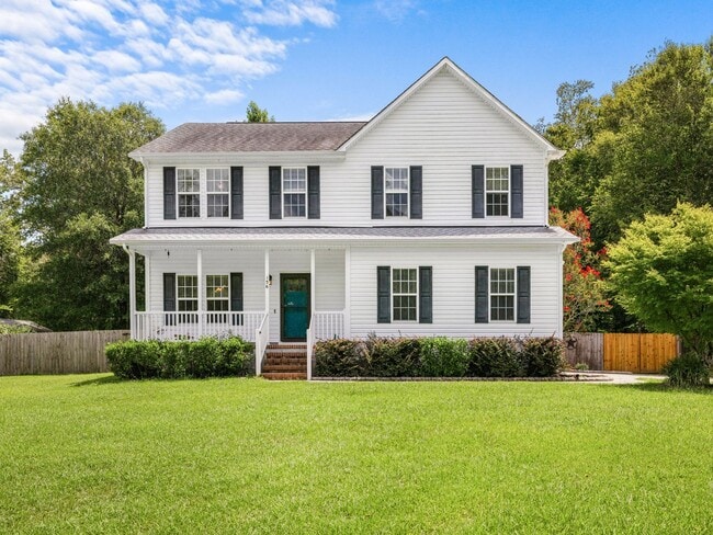 Building Photo - Two Story Beauty!