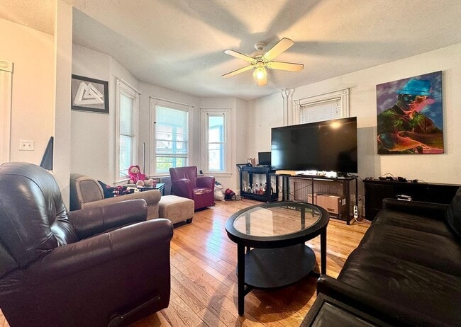 Photo - HOT NEWTON LISTING!!!