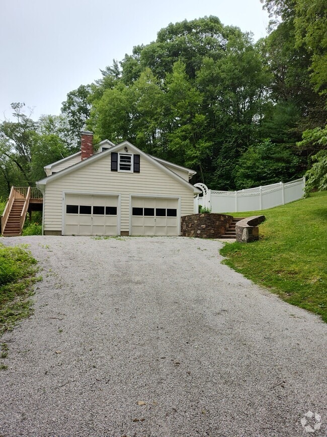 Building Photo - 60 Old Northville Rd Rental