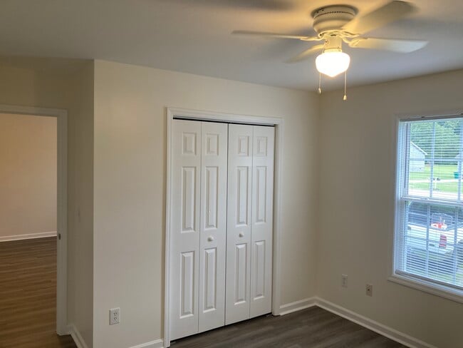 Photo - 61 Farm View Cir