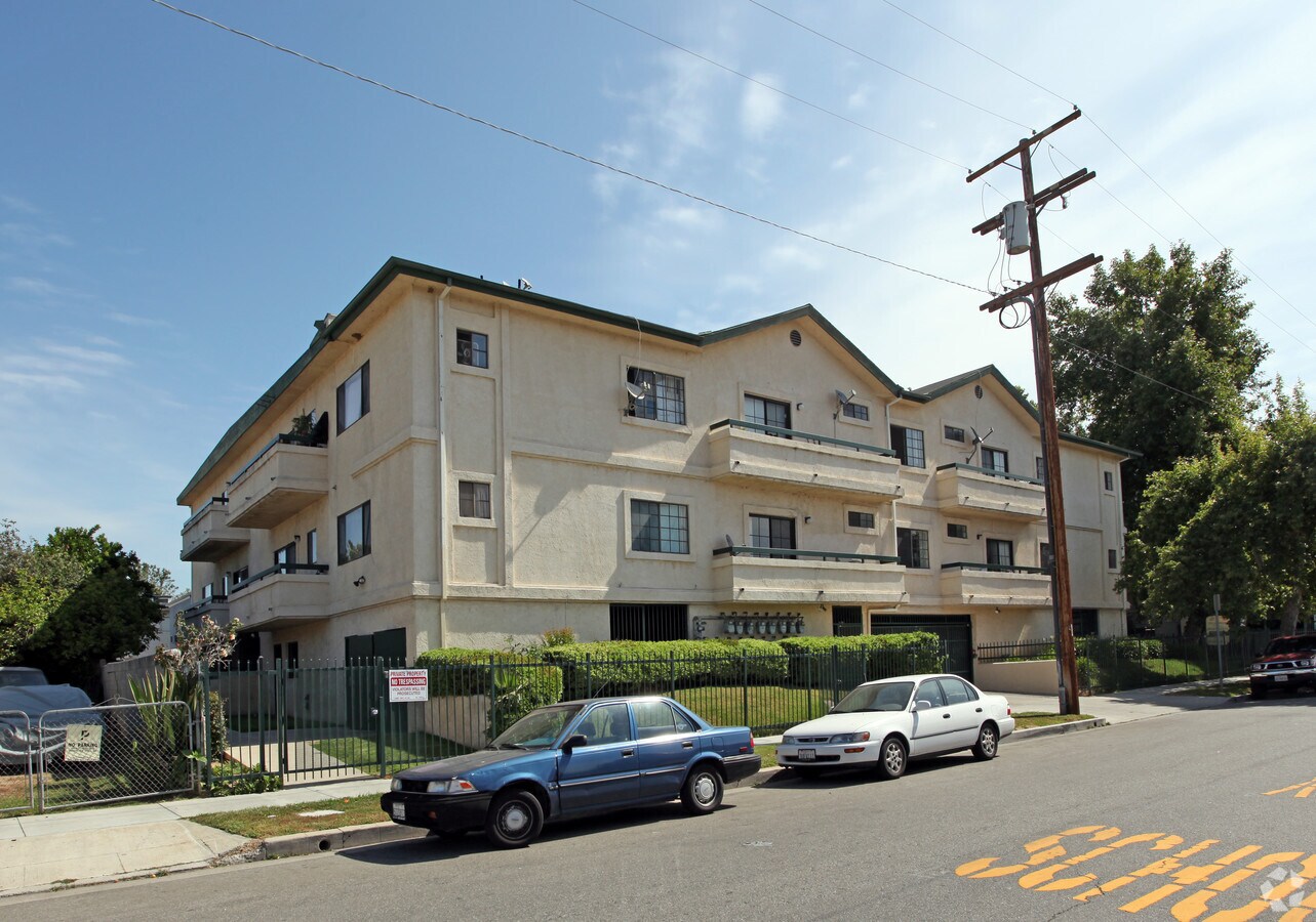 Photo - 7007 Vassar Ave Apartments