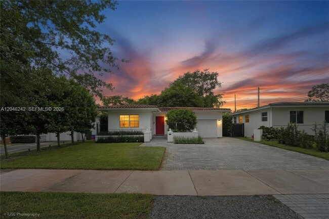 Photo - 1556 Catalonia Ave