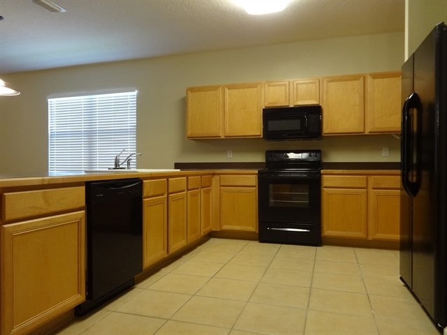 Photo - 560 Loxley Ct