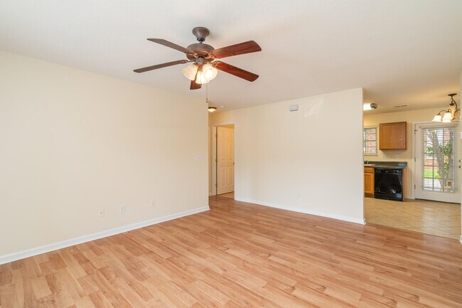 Building Photo - 1703 Maple View Way