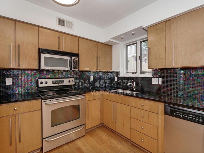 Photo - 227 N Dotger Ave Unidad 10