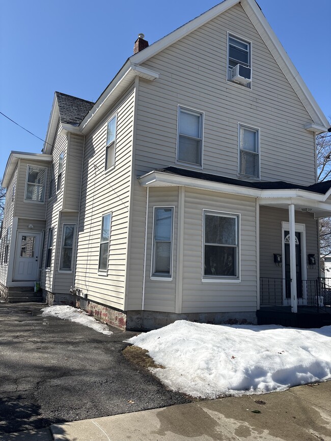 Building Photo - 18 Upham St Unit 1st