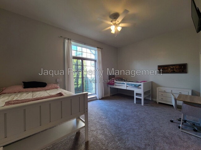 1117 Broad St Unit T5