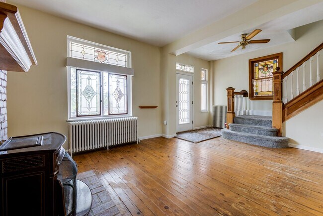 Photo - 325 Alice St