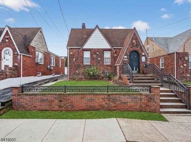 Photo - 2096 Lentz Ave