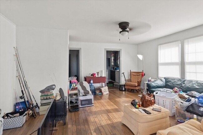 Photo - 527 Maple St