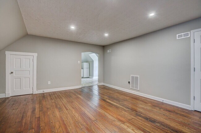 808 Academy Ave Unit 3F