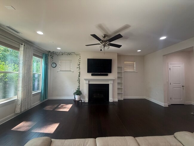 Photo - 220 Concordia Woods Dr