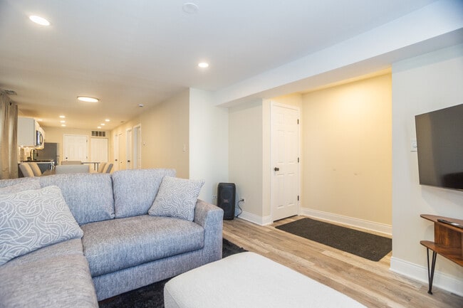 Photo - 2927 W Lyndale St Unit 1