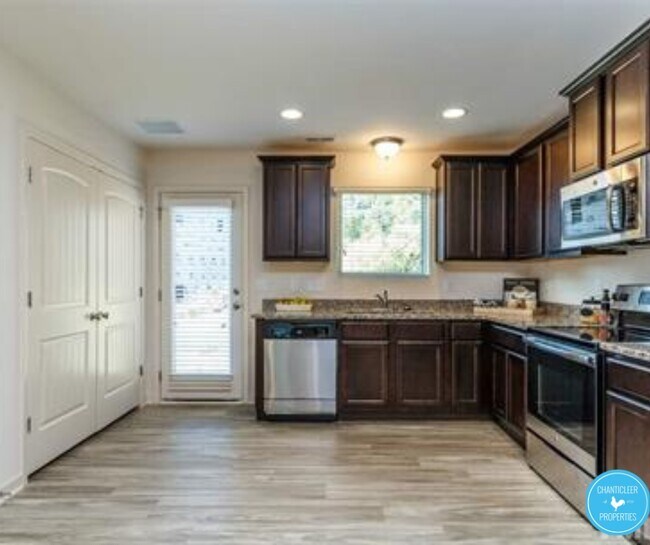 Photo - 1208 Haybrook Ln