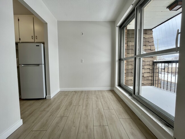 Photo - 306 Balsam St