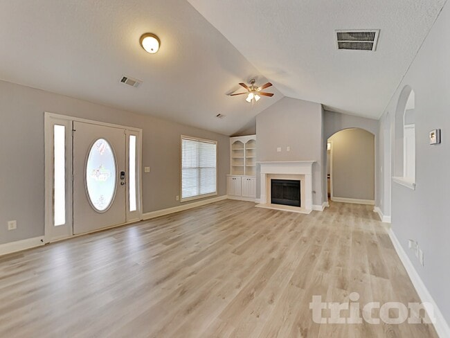 527 Embassy Walk