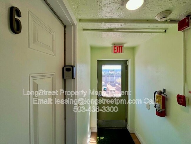 Photo - 772 SW Broadway Dr