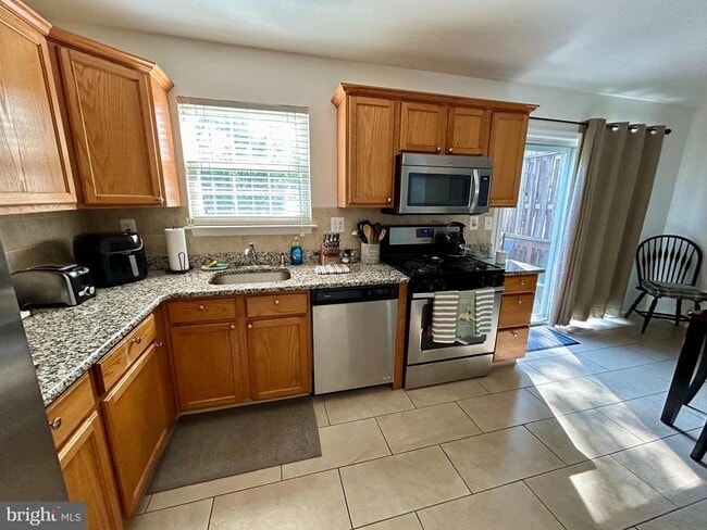 Building Photo - 926 Woodlawn Ave Rental