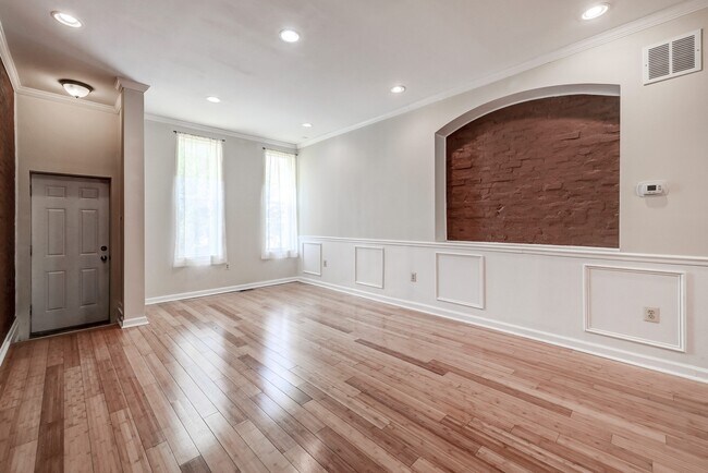 Photo - 2103 E Madison St