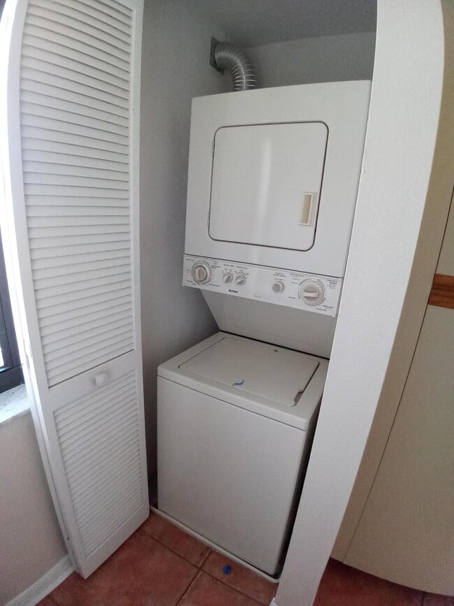 Photo - 1237 Country Club Dr