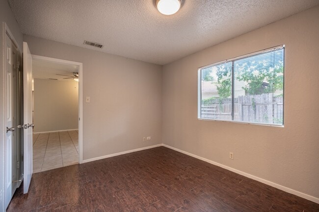 Photo - 12901 Chromite St