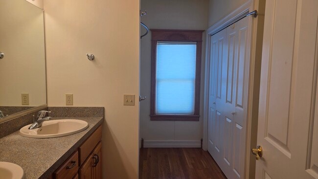 Photo - 559 Minor St