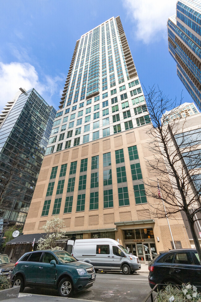 Building Photo - 2 E Erie St Rental