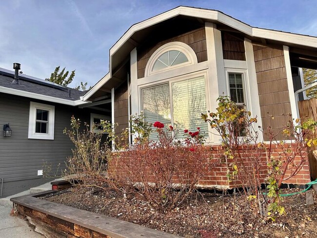 Photo - 148 Castlemont Dr