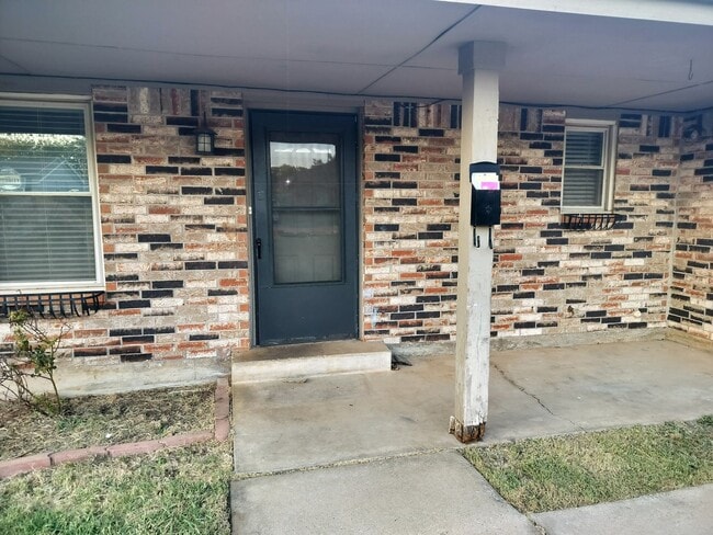 Photo - 119 W Clegern Ave