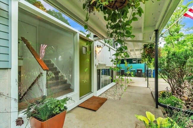 Photo - 1807 Fair St