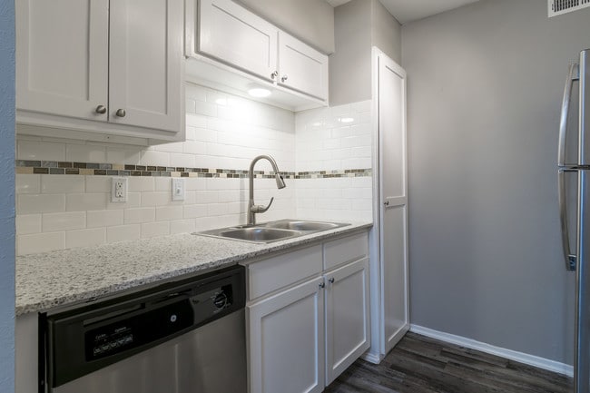 Photo - Kingswood Apartments