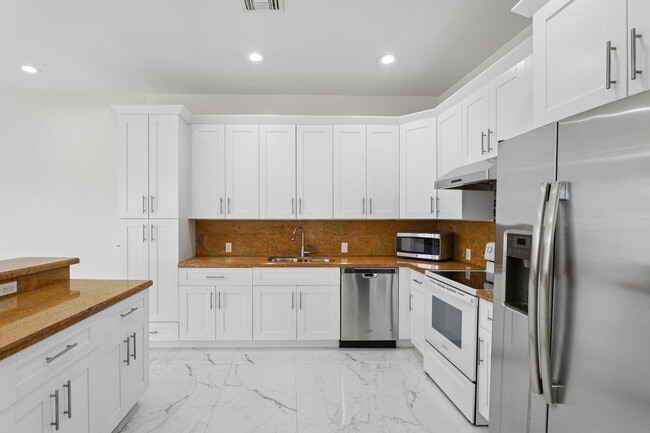 Photo - 819 SW 7th Ave