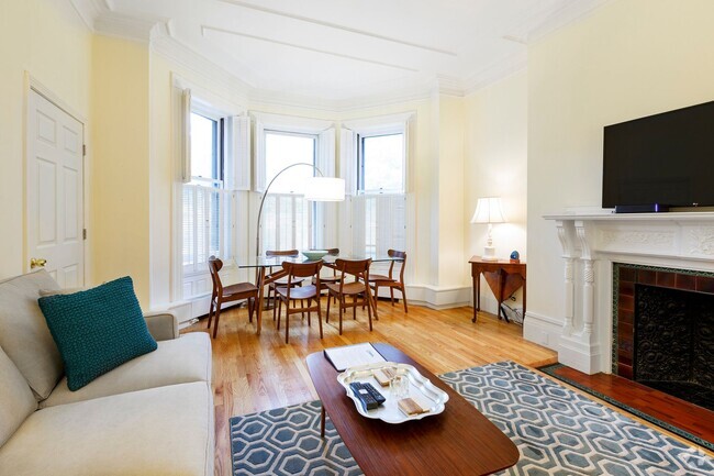 Building Photo - HOT BACK BAY LISTING!!!! Rental