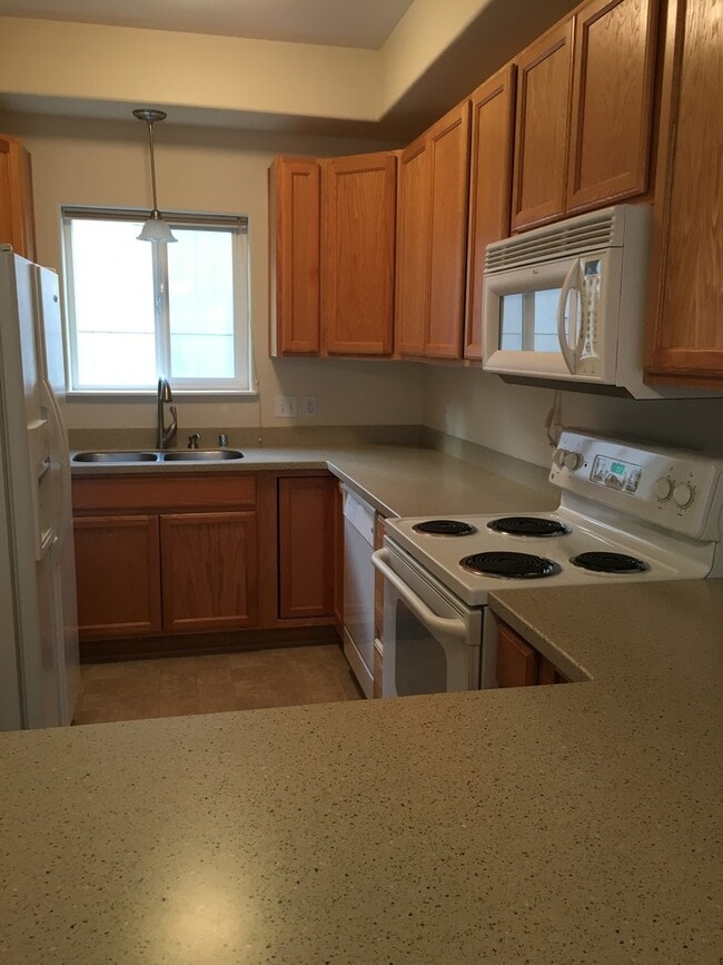 Building Photo - Charming Comfort: A Welcoming and Practica...