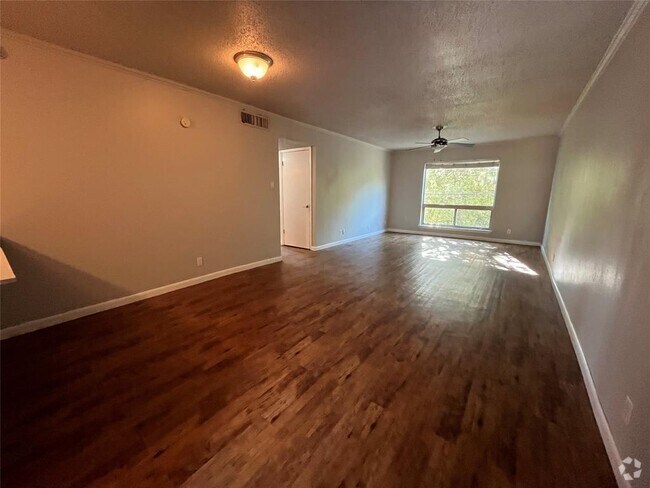 Building Photo - 1202 Newning Ave Unit 211 Rental