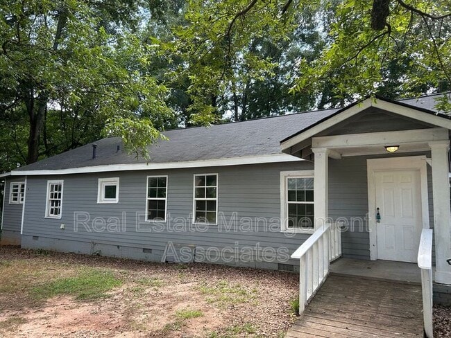 Building Photo - 1102 Meriwether St Rental