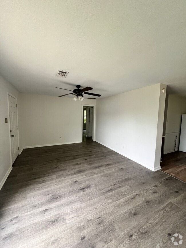 Building Photo - 3 bdrm 1 bath Rental