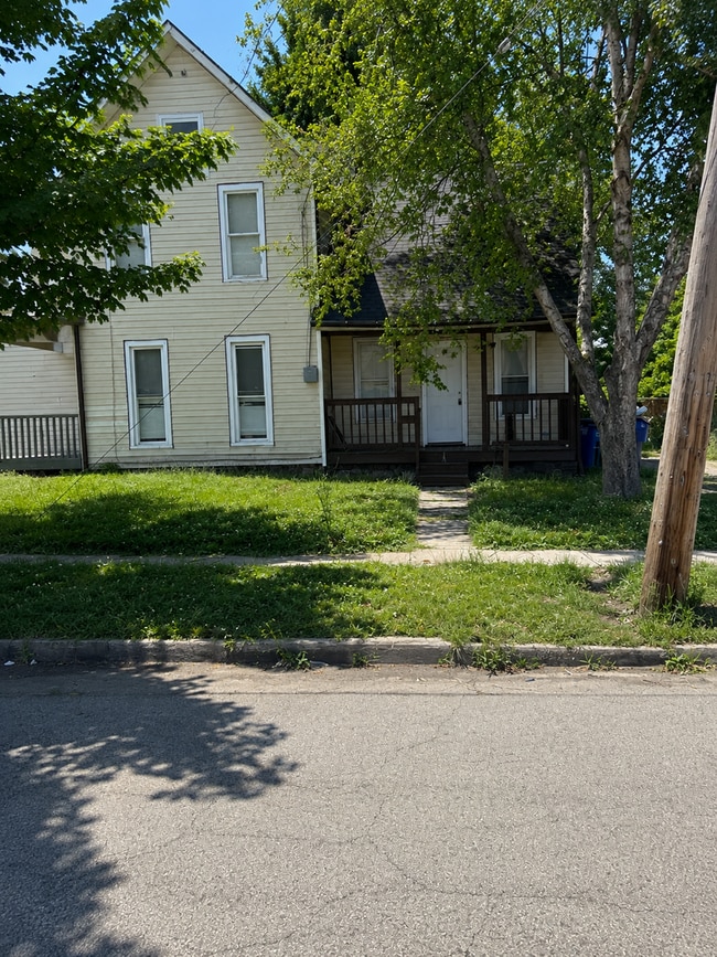 Building Photo - 3802 Denison Ave Unit Down