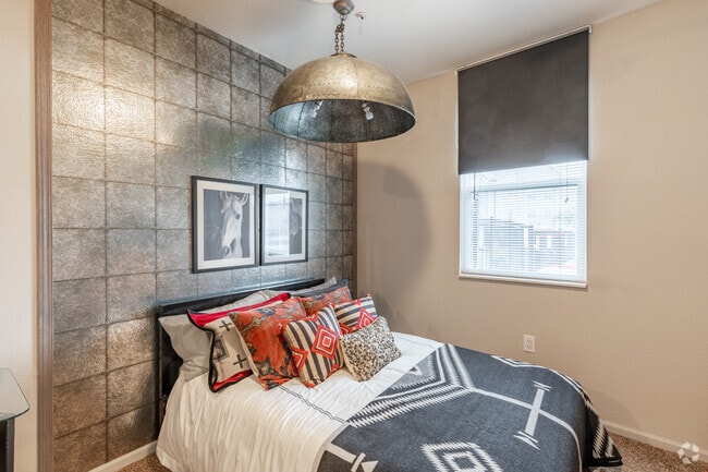2BR, 2BA - 943 SF