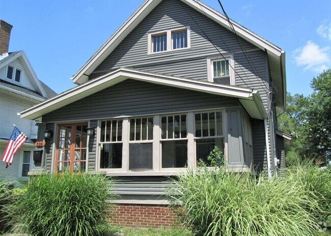 Building Photo - 3 Bedroom Home
