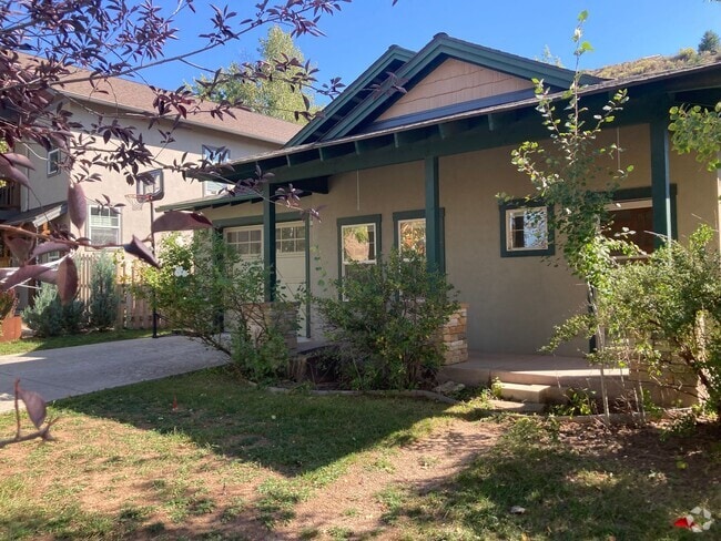 Building Photo - Charming Single-Story Home