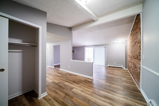 Photo - Lincoln Square Apartments