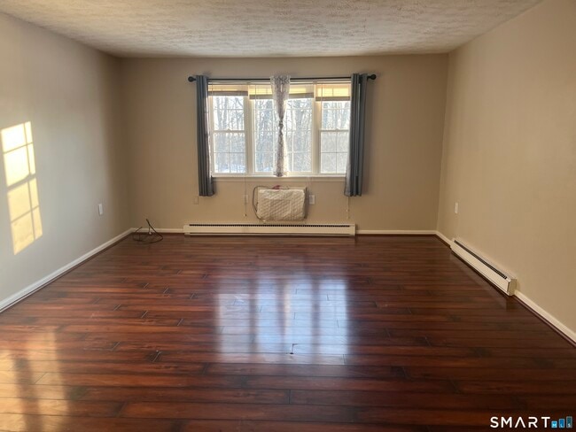 Photo - 105 Horse Pond Rd Unit APT F