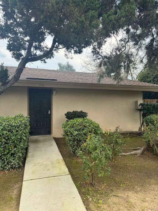 Building Photo - 4814 E Rialto Ave Unit 4814 E. Rialto Ave #106