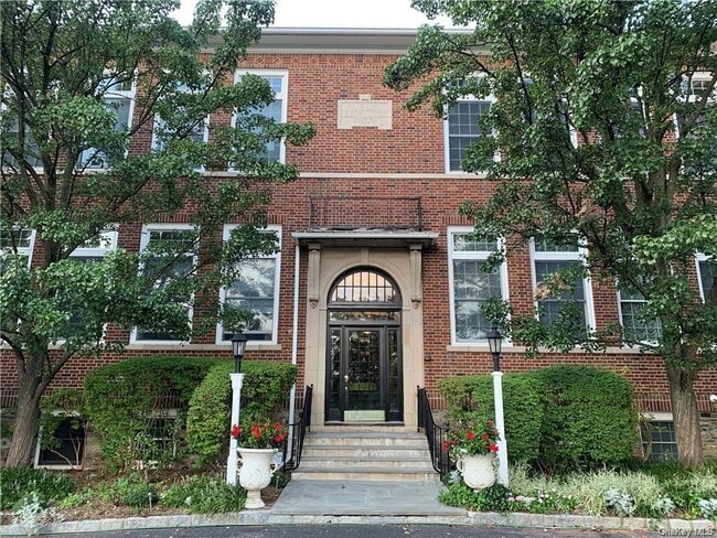 20 Whippoorwill Rd 1F