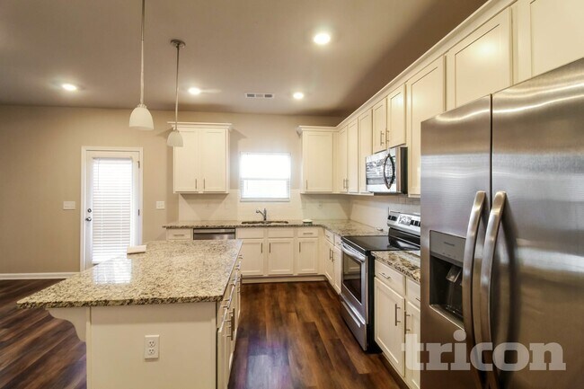 Photo - 2867 McKenzie Dr