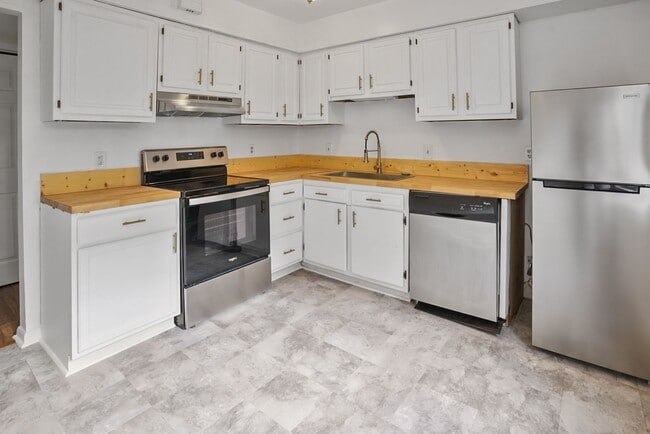Photo - Charming 1 bedroom 1 Bathroom across from Daffin Park Unit 1220 E Victory Dr 1