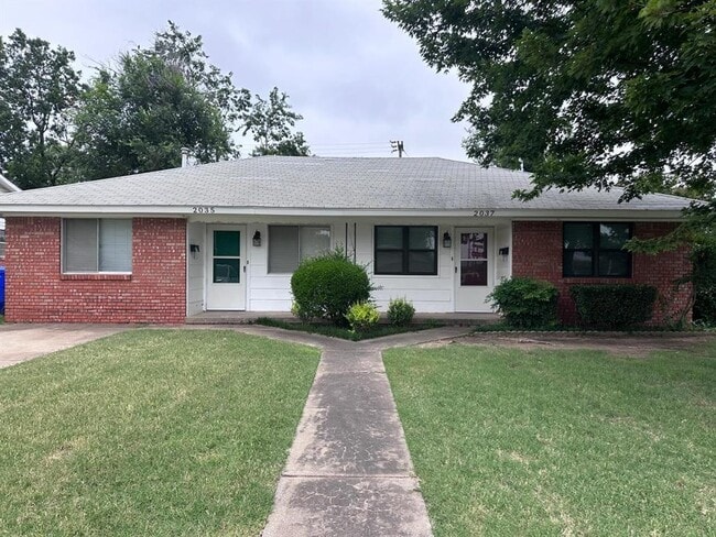 Building Photo - 2037 Delaware Ln Unit 2037